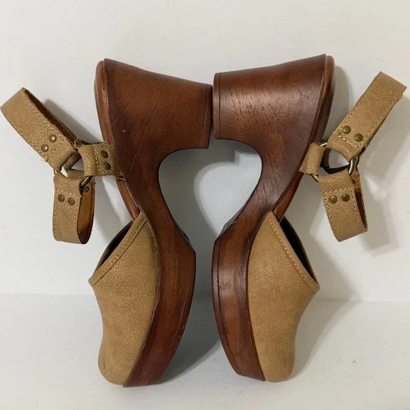 b.o.c. Tan Faux Leather Platform Clog Women 6M Sandals Wood Wedge Heel - Picture 2 of 15